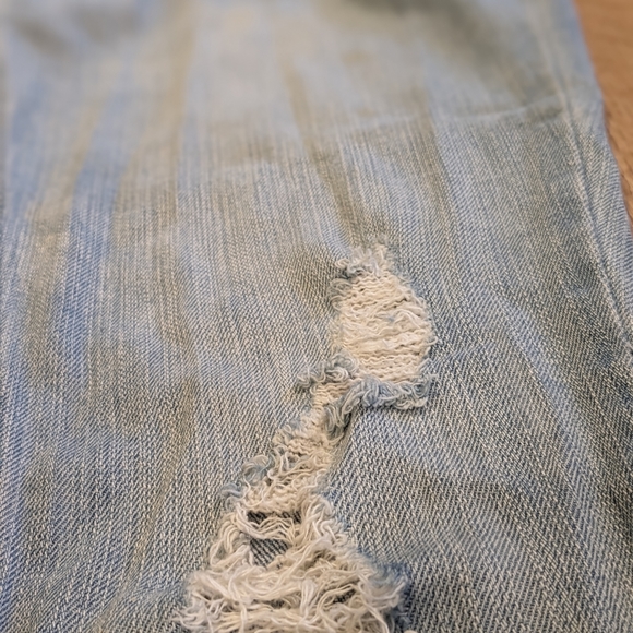 Distressed maternity jeans - Picture 2 of 4